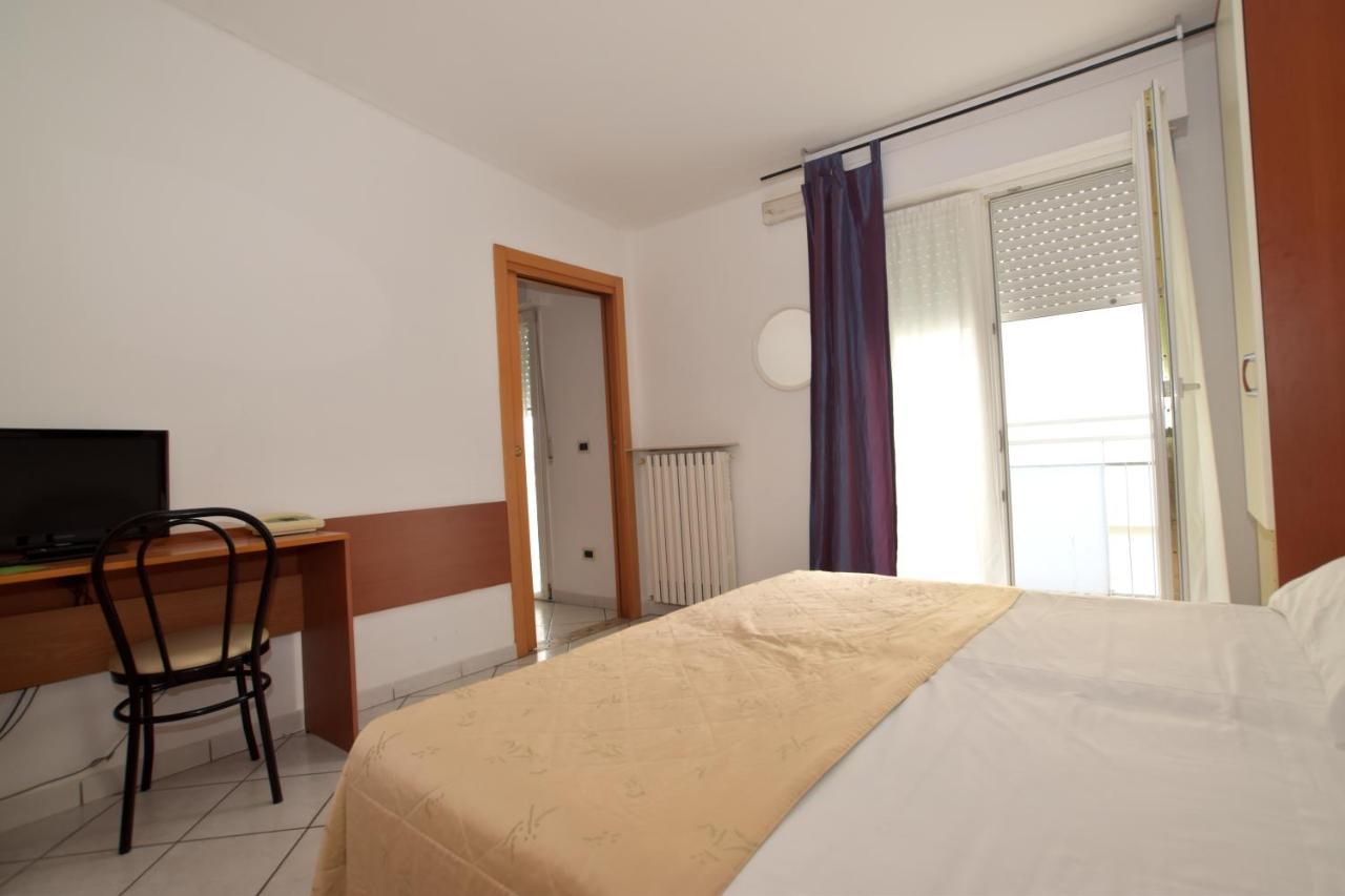 Hotel Villa del Parco Rimini Esterno foto